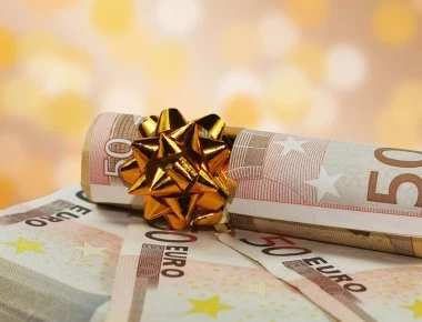 Δώρο Χριστουγέννων: Δείτε ποιοι το δικαιούνται και πως να το υπολογίσετε